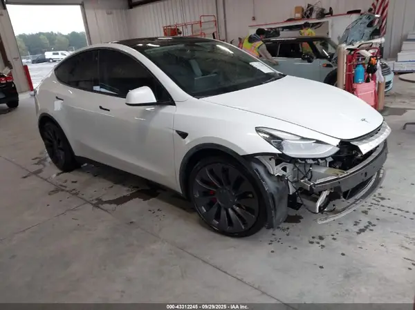 5YJYGDEF7MF268781 2021 TESLA MODEL Y - Image 1
