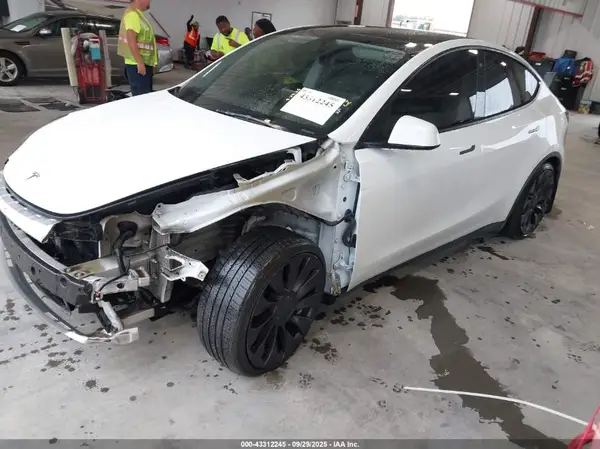 5YJYGDEF7MF268781 2021 TESLA MODEL Y - Image 2
