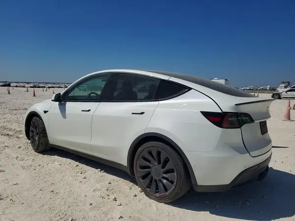 5YJYGDEF7MF306106 2021 TESLA MODEL Y - Image 2