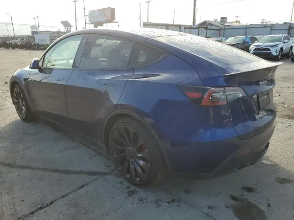 5YJYGDEF8MF215815 2021 TESLA MODEL Y - Image 2