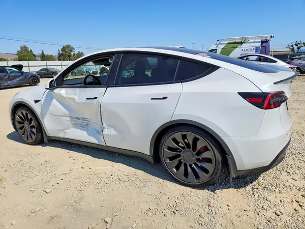 5YJYGDEF8MF216527 2021 TESLA MODEL Y - Image 2
