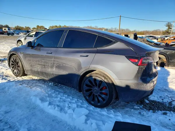 5YJYGDEF8MF230444 2021 TESLA MODEL Y - Image 2