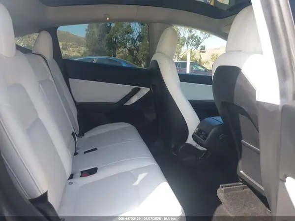 5YJYGDEF9MF157939 2021 TESLA MODEL Y - Image 8