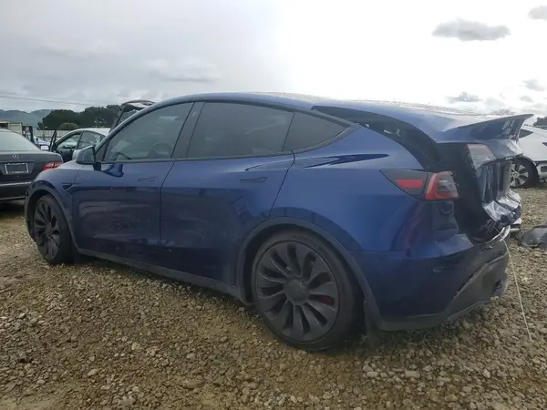 5YJYGDEF9MF215712 2021 TESLA MODEL Y - Image 2