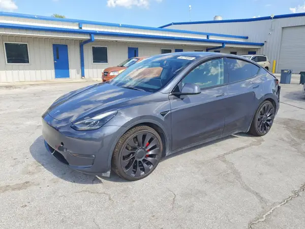 5YJYGDEF9MF261704 2021 TESLA MODEL Y - Image 1