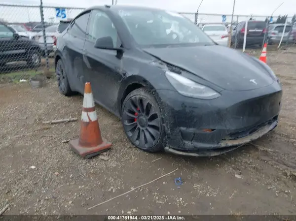 5YJYGDEF9MF273884 2021 TESLA MODEL Y - Image 1