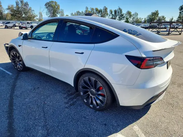 5YJYGDEFXMF073127 2021 TESLA MODEL Y - Image 2