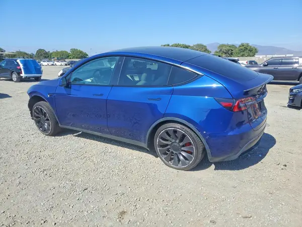 5YJYGDEFXMF215864 2021 TESLA MODEL Y - Image 2