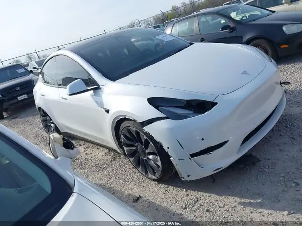 5YJYGDEFXMF240246 2021 TESLA MODEL Y - Image 1