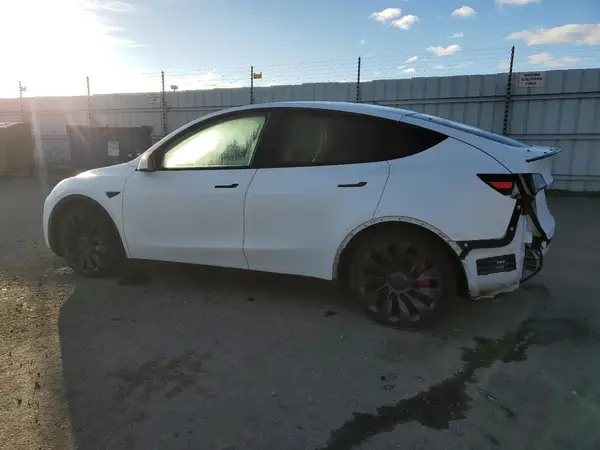 5YJYGDEFXMF242983 2021 TESLA MODEL Y - Image 2