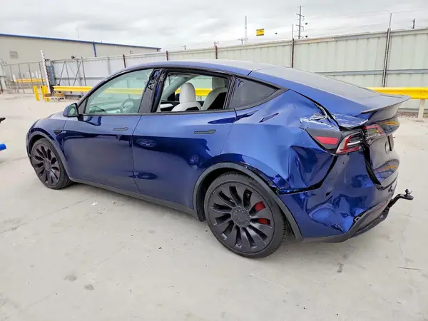 5YJYGDEFXMF264000 2021 TESLA MODEL Y - Image 2
