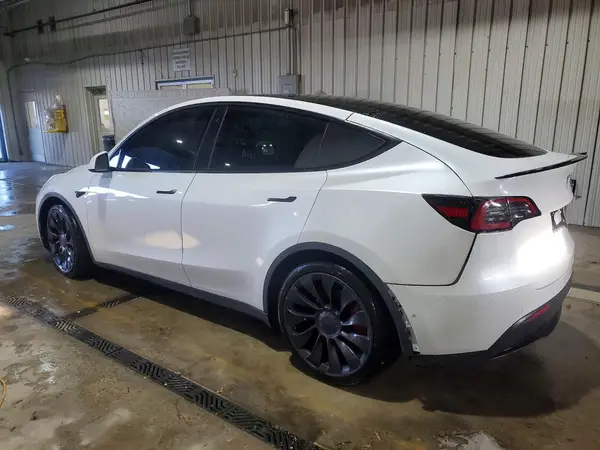 5YJYGDEFXMF267978 2021 TESLA MODEL Y - Image 2