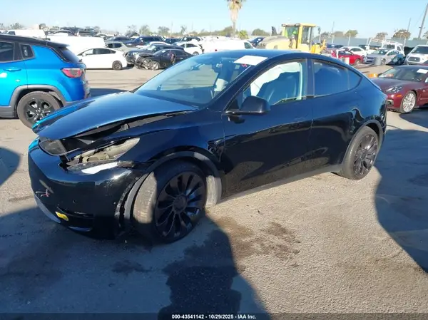 5YJYGDEFXMF277720 2021 TESLA MODEL Y - Image 2