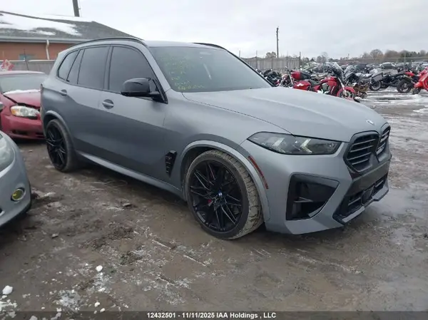 5YM13ET09S9W62783 2025 BMW X5 M