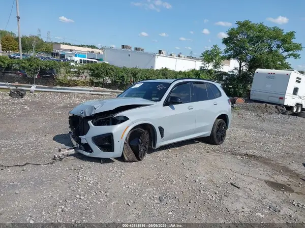 5YM13ET0XS9Z84221 2025 BMW X5 M - Image 2