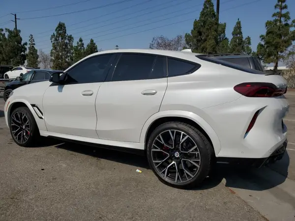 5YMCY0C01N9M56990 2022 BMW X6 - Image 2
