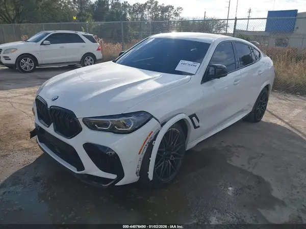 5YMCY0C05N9J59690 2022 BMW X6 M - Image 2
