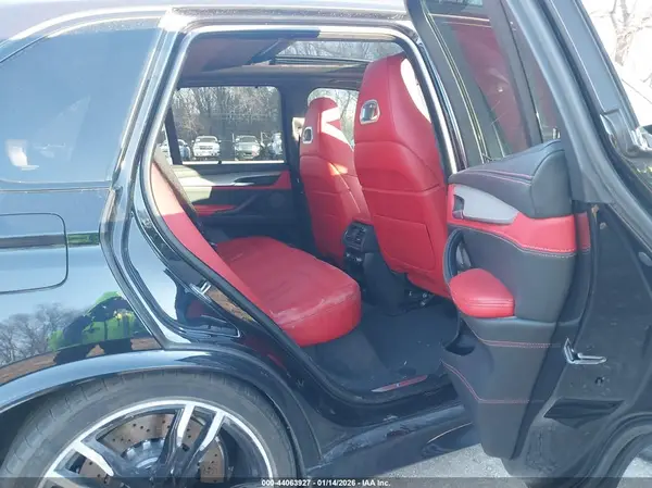 5YMKT6C50J0Y83357 2018 BMW X5 M - Image 8