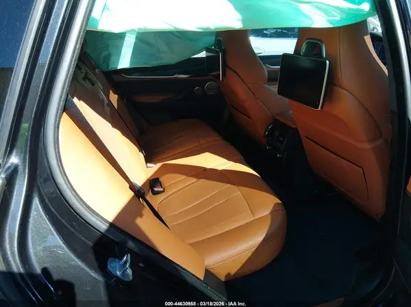 5YMKT6C50J0Y83794 2018 BMW X5 M - Image 8