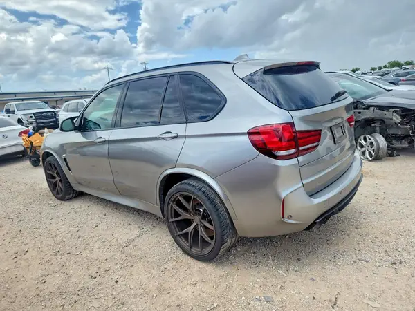5YMKT6C50J0Y83875 2018 BMW X5 - Image 2