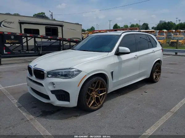 5YMKT6C51J0Y83433 2018 BMW X5 M - Image 2
