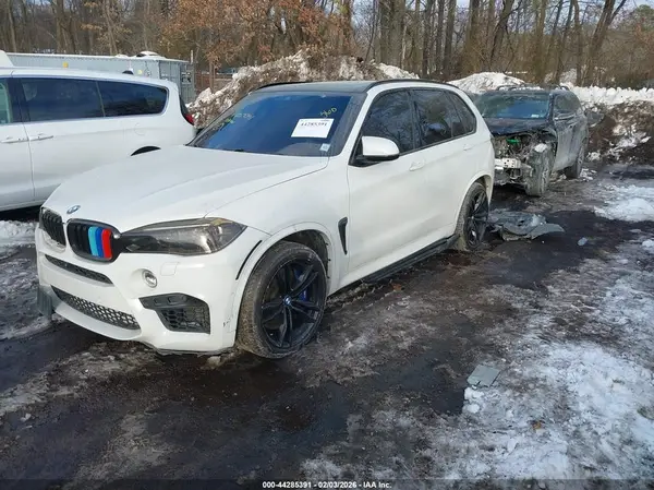 5YMKT6C55J0Y83760 2018 BMW X5 M - Image 2