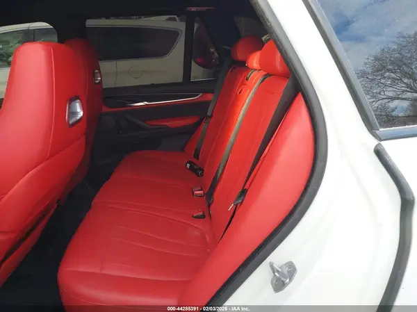 5YMKT6C55J0Y83760 2018 BMW X5 M - Image 8
