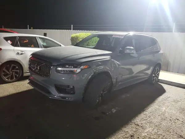 734391 2021 VOLVO XC90