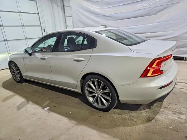 7JR102FK0KG002013 2019 VOLVO S60 - Image 2