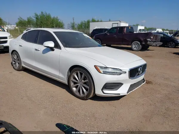 7JR102FK0KG011892 2019 VOLVO S60 - Image 1