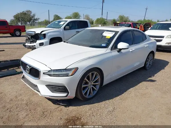 7JR102FK0KG011892 2019 VOLVO S60 - Image 2