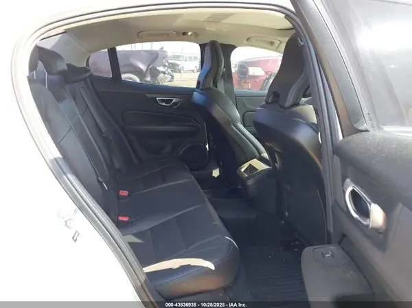 7JR102FK0KG011892 2019 VOLVO S60 - Image 8