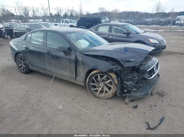 7JR102FK0KG013688 2019 VOLVO S60 - Image 1