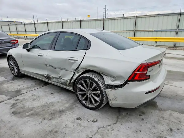 7JR102FK0LG06775 2020 VOLVO S60 - Image 2