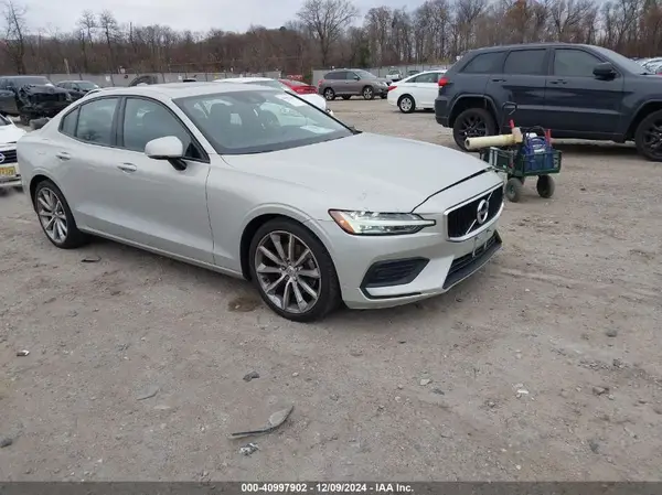 7JR102FK1KG002019 2019 VOLVO S60 - Image 1