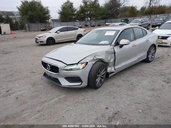 7JR102FK1KG002019 2019 VOLVO S60 - Image 2