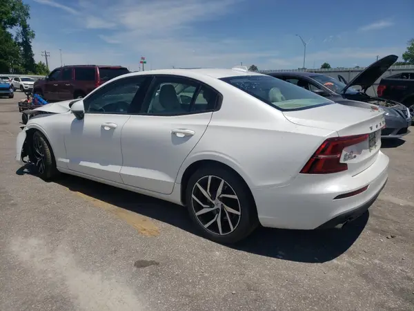 7JR102FK1KG013621 2019 VOLVO S60 - Image 2
