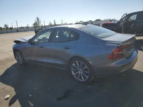 7JR102FK1KG014042 2019 VOLVO S60 - Image 2