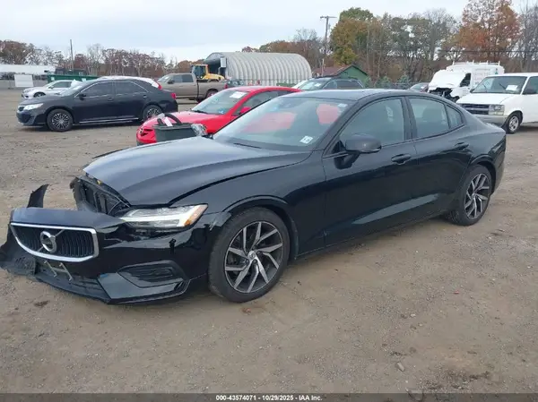 7JR102FK1KG014865 2019 VOLVO S60 - Image 2