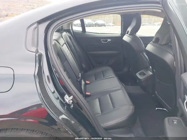 7JR102FK1KG014865 2019 VOLVO S60 - Image 8