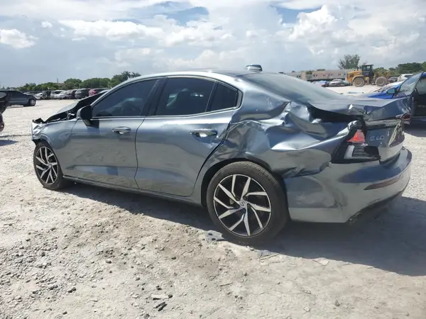 7JR102FK2KG002370 2019 VOLVO S60 - Image 2