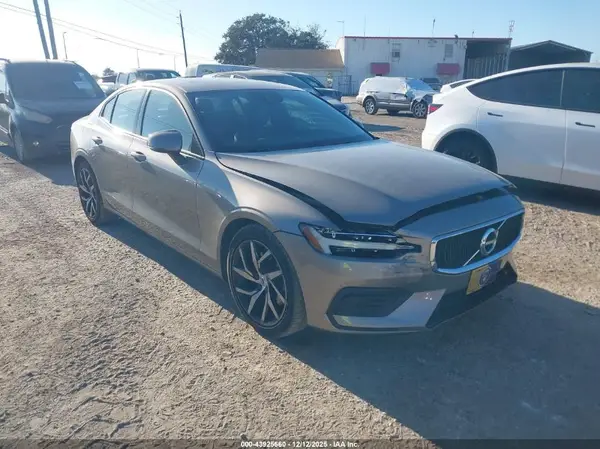 7JR102FK2KG010159 2019 VOLVO S60 - Image 1