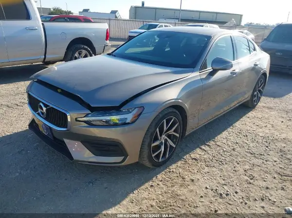 7JR102FK2KG010159 2019 VOLVO S60 - Image 2