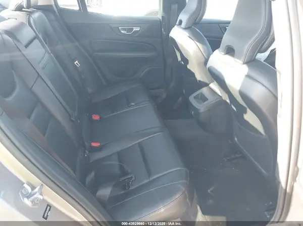 7JR102FK2KG010159 2019 VOLVO S60 - Image 8