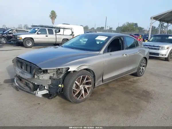 7JR102FK2KG012204 2019 VOLVO S60 - Image 2