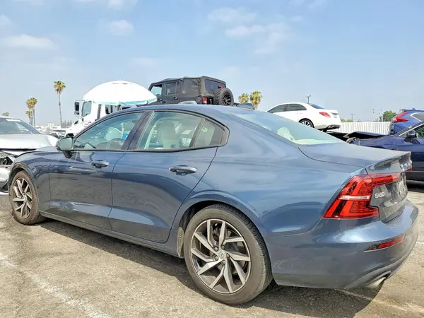 7JR102FK2LG050694 2020 VOLVO S60 - Image 2