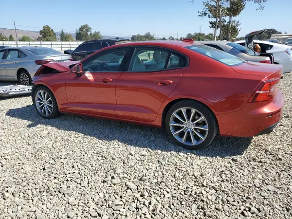 7JR102FK3KG001731 2019 VOLVO S60 - Image 2