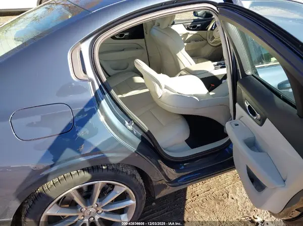 7JR102FK3KG005973 2019 VOLVO S60 - Image 8