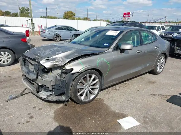 7JR102FK3KG009120 2019 VOLVO S60 - Image 2
