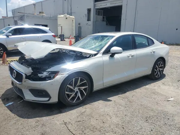 7JR102FK3KG011952 2019 VOLVO S60 - Image 1
